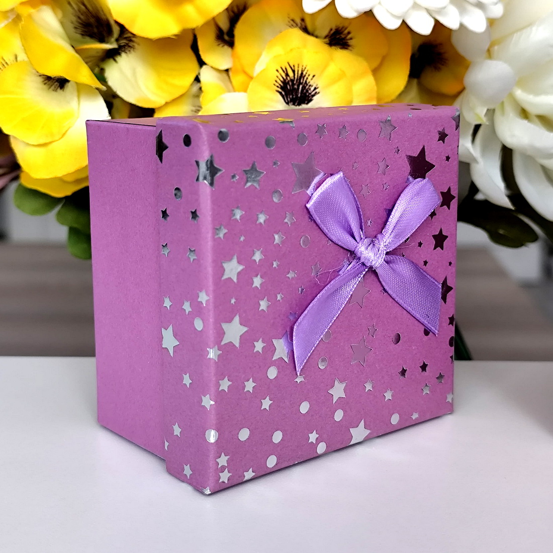 Cutie din carton mov cu funda si stelute 8.5cm x 8.5cm x 5.5cm [5]