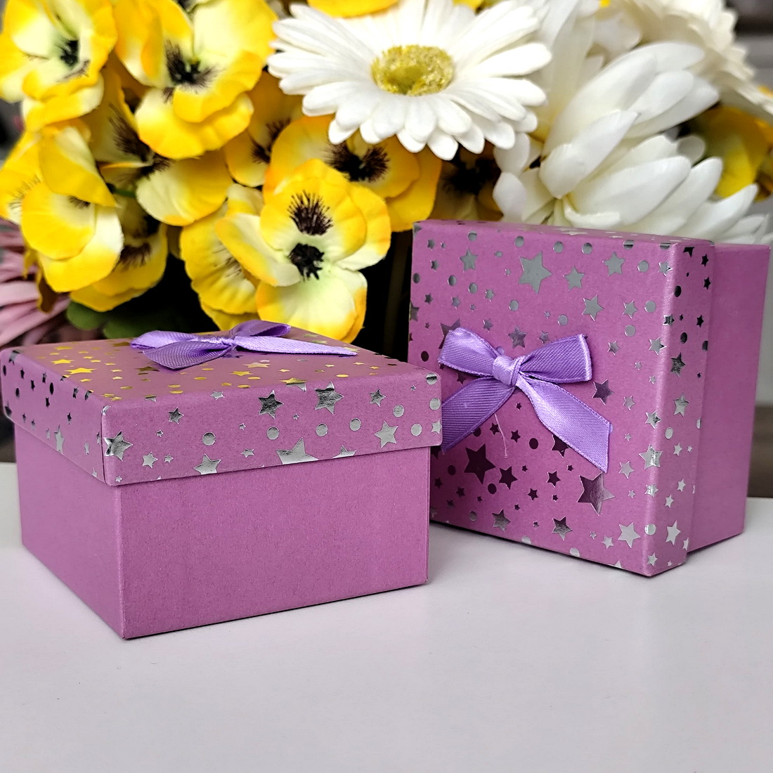 Cutie din carton mov cu funda si stelute 8.5cm x 8.5cm x 5.5cm [2]