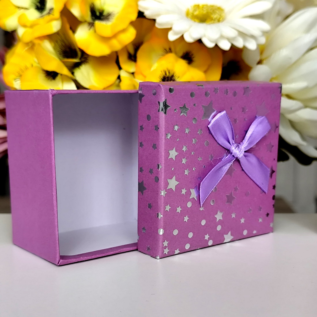 Cutie din carton mov cu funda si stelute 8.5cm x 8.5cm x 5.5cm [4]