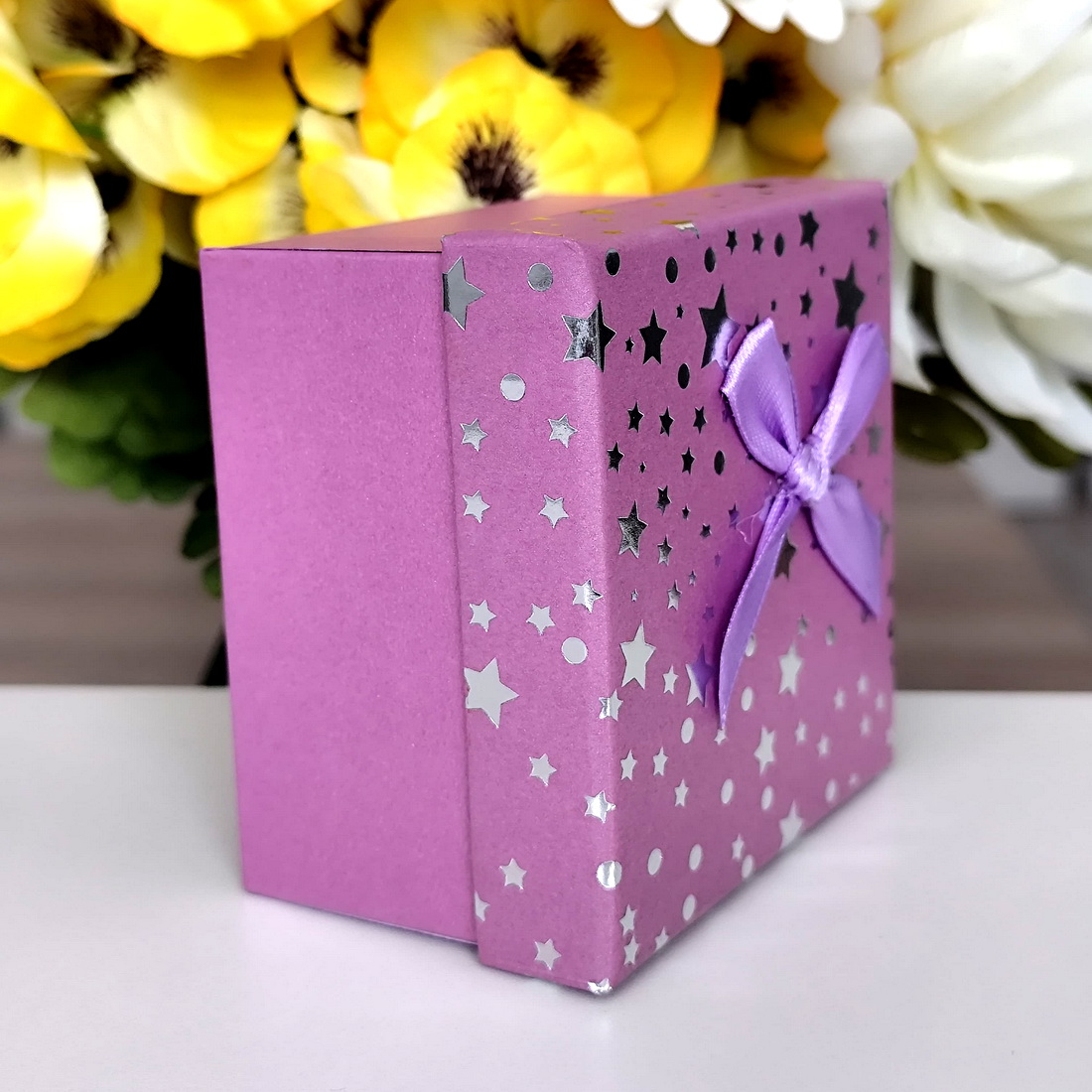 Cutie din carton mov cu funda si stelute 8.5cm x 8.5cm x 5.5cm [7]