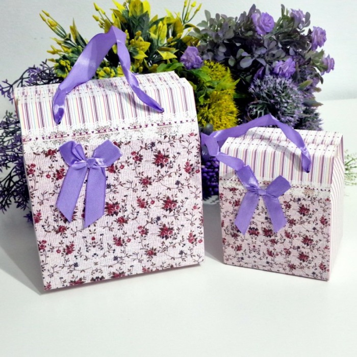 Cutie din carton plastifiat model floral cu funda mov 10cm x 7cm x 12cm [8]