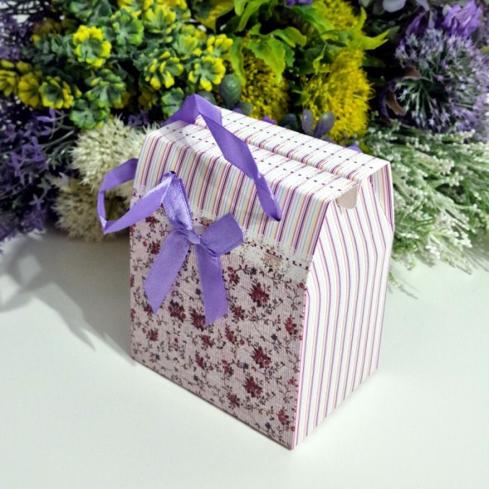Cutie din carton plastifiat model floral cu funda mov 10cm x 7cm x 12cm [7]