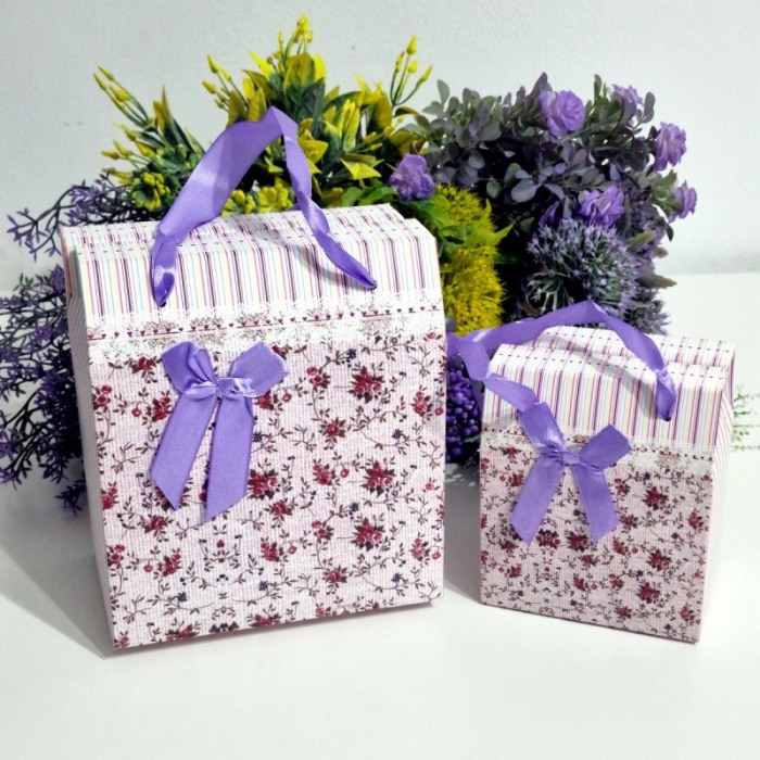 Cutie din carton plastifiat model floral cu funda mov 10cm x 7cm x 12cm [4]
