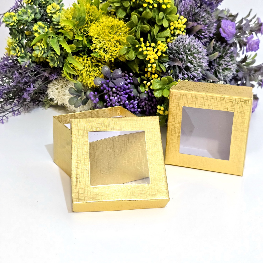 Cutie din carton auriu cu fereastra 8.5cm x 8.5cm x 6cm [6]