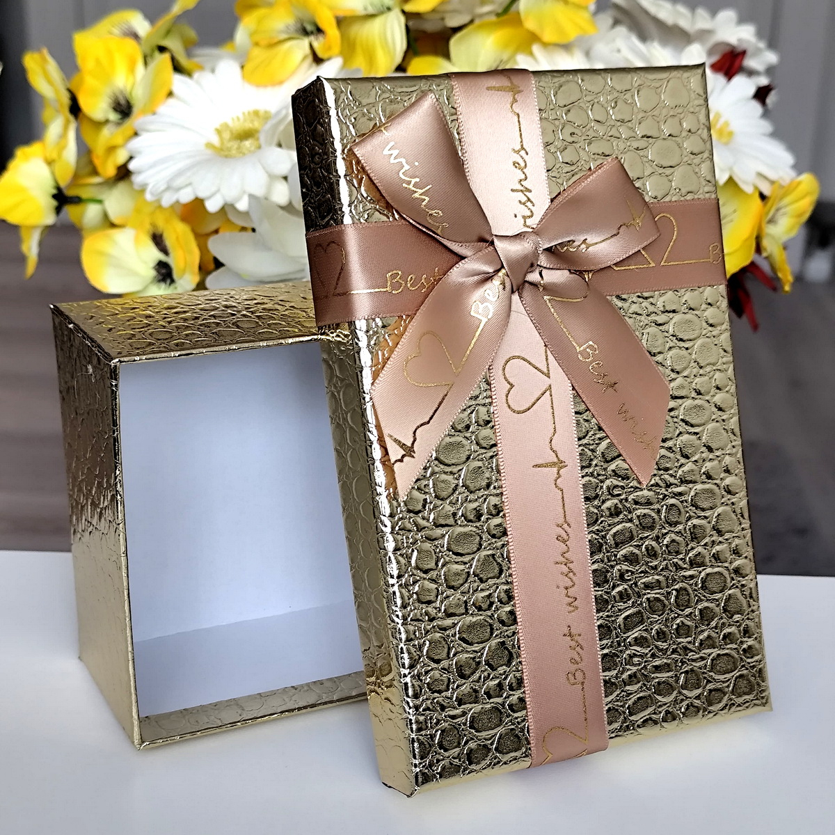 Cutie din carton auriu cu funda 21cm x 14cm x 8cm [2]