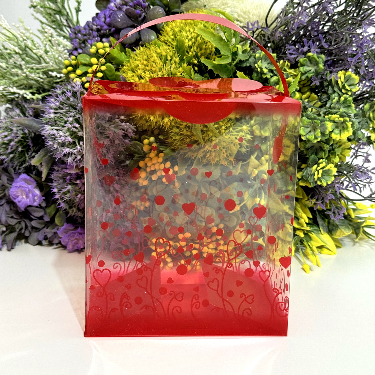 Cutie din plastic transparent cu model inimi si maner rosu 14cm x 12cm x 8cm [2]