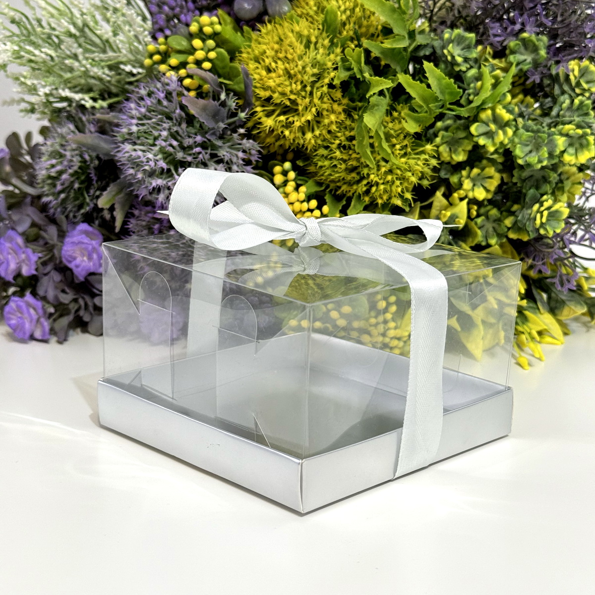 Cutie din plastic transparent cu baza din carton argintiu si funda 12cm x 12cm x 7cm [4]
