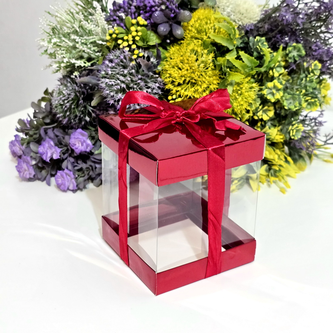 Cutie din plastic transparent cu capac din carton rosu si funda 12cm x 10cm x 10cm [2]