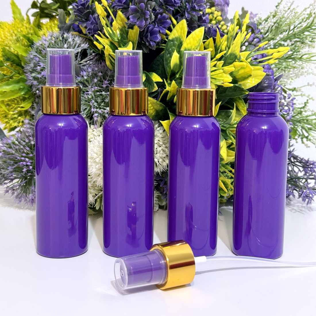 Set 50 flacoane mov 100 ml cu pulverizator mov tip spray cu inel auriu [3]