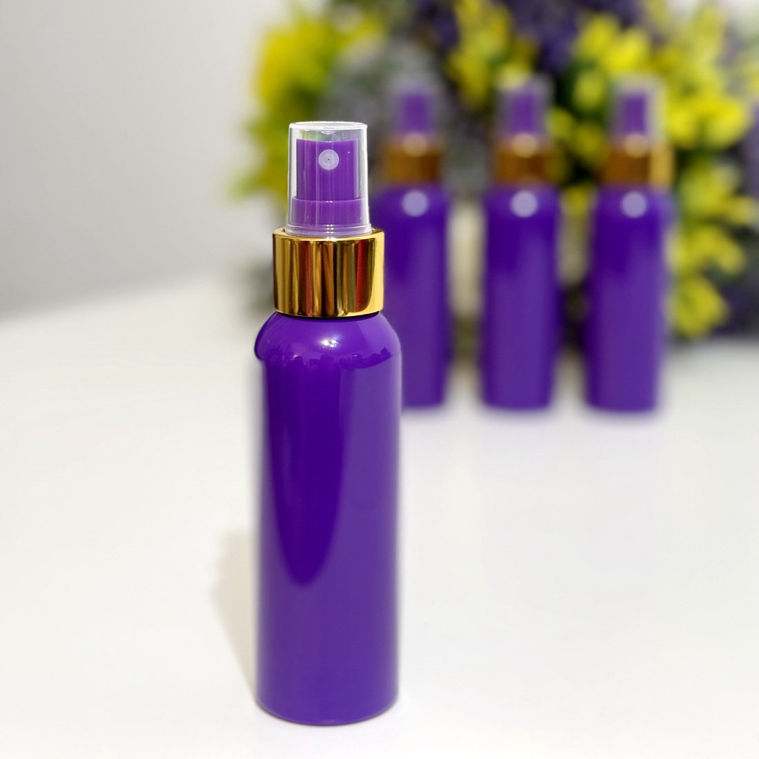 Flacon mov 100 ml cu pulverizator mov tip spray cu inel auriu [3]