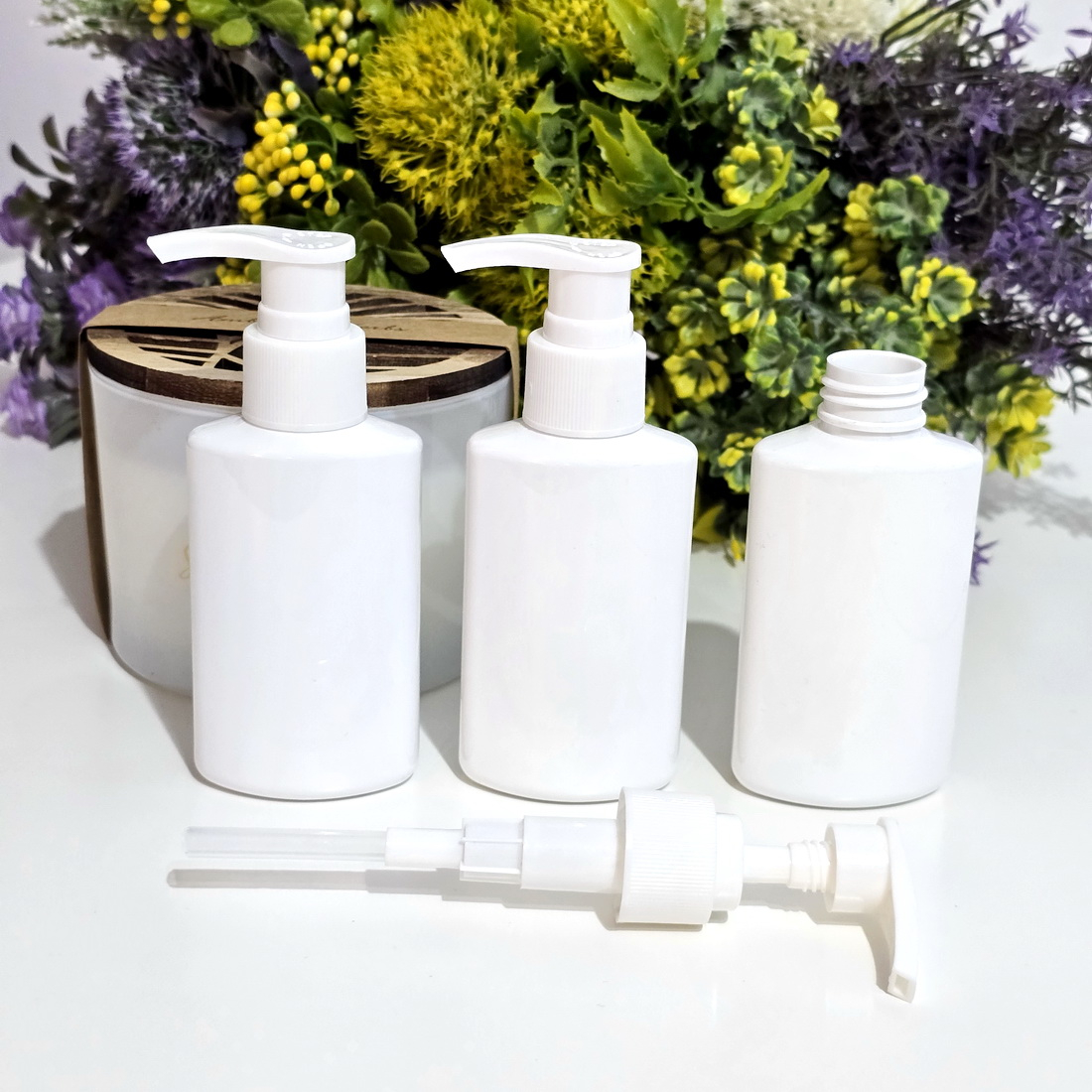 Flacon alb plat 100 ml cu pompa dozatoare [5]