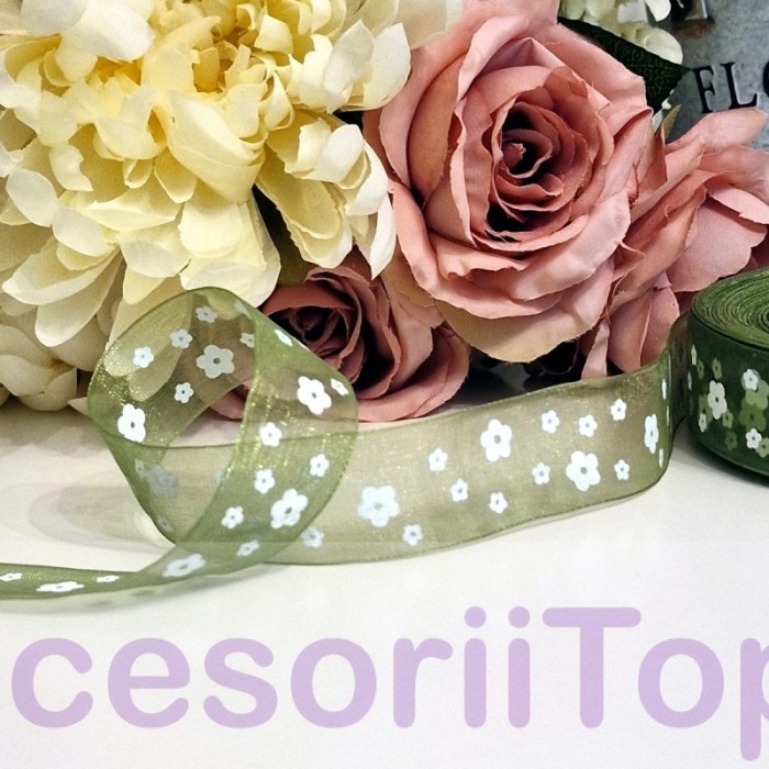 Panglica organza verde cu flori albe rola [2]