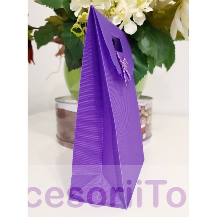 Punga plastifiata mov cu inchidere si maner 21cm x 15.5cm [4]