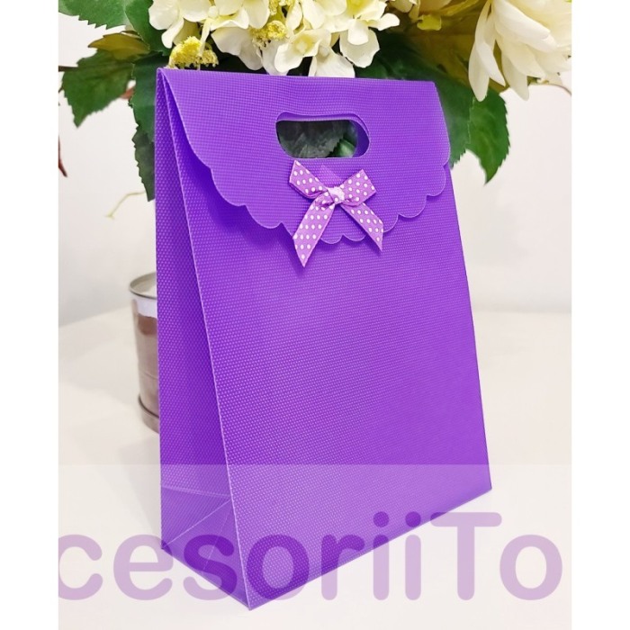 Punga plastifiata mov cu inchidere si maner 21cm x 15.5cm [2]