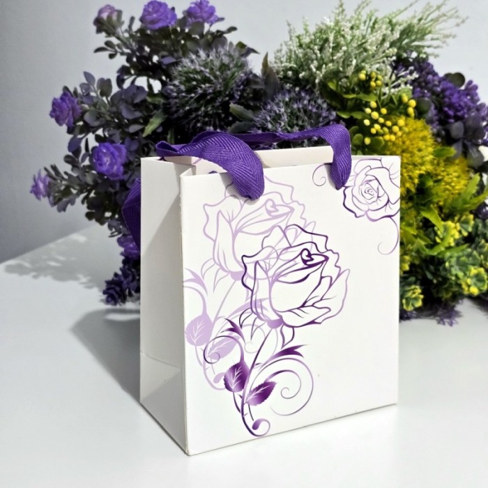 Pungi din carton alb cu model trandafir mov  15cm x 14cm [3]