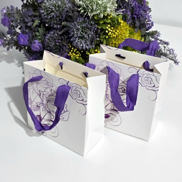 Pungi din carton alb cu model trandafir mov  15cm x 14cm [6]