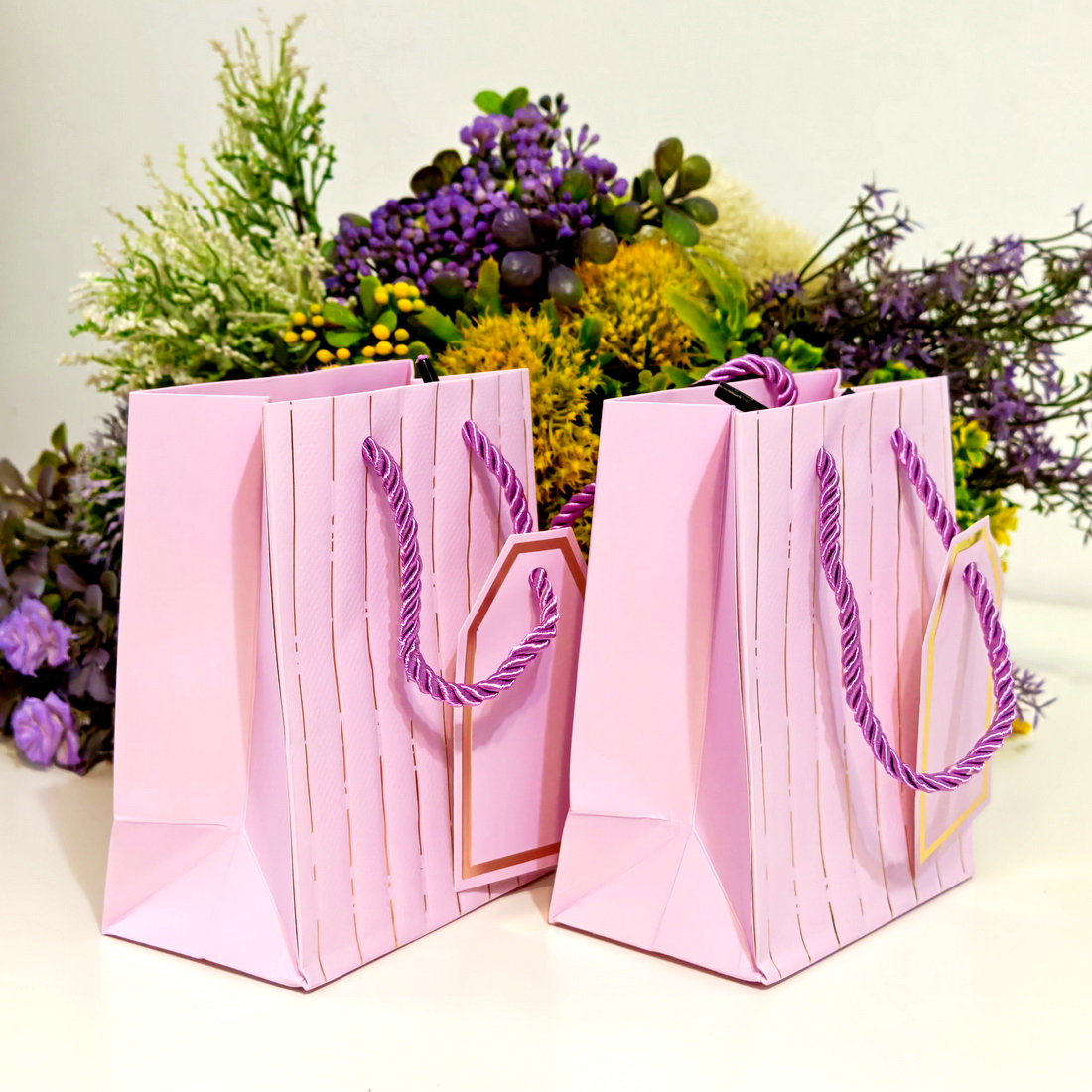 Pungi din carton mov cu eticheta 15cm x 12cm [7]