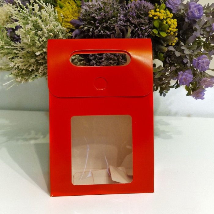 Pungi din carton rosu cu fereastra si inchidere 20cm x 13.5cm [4]