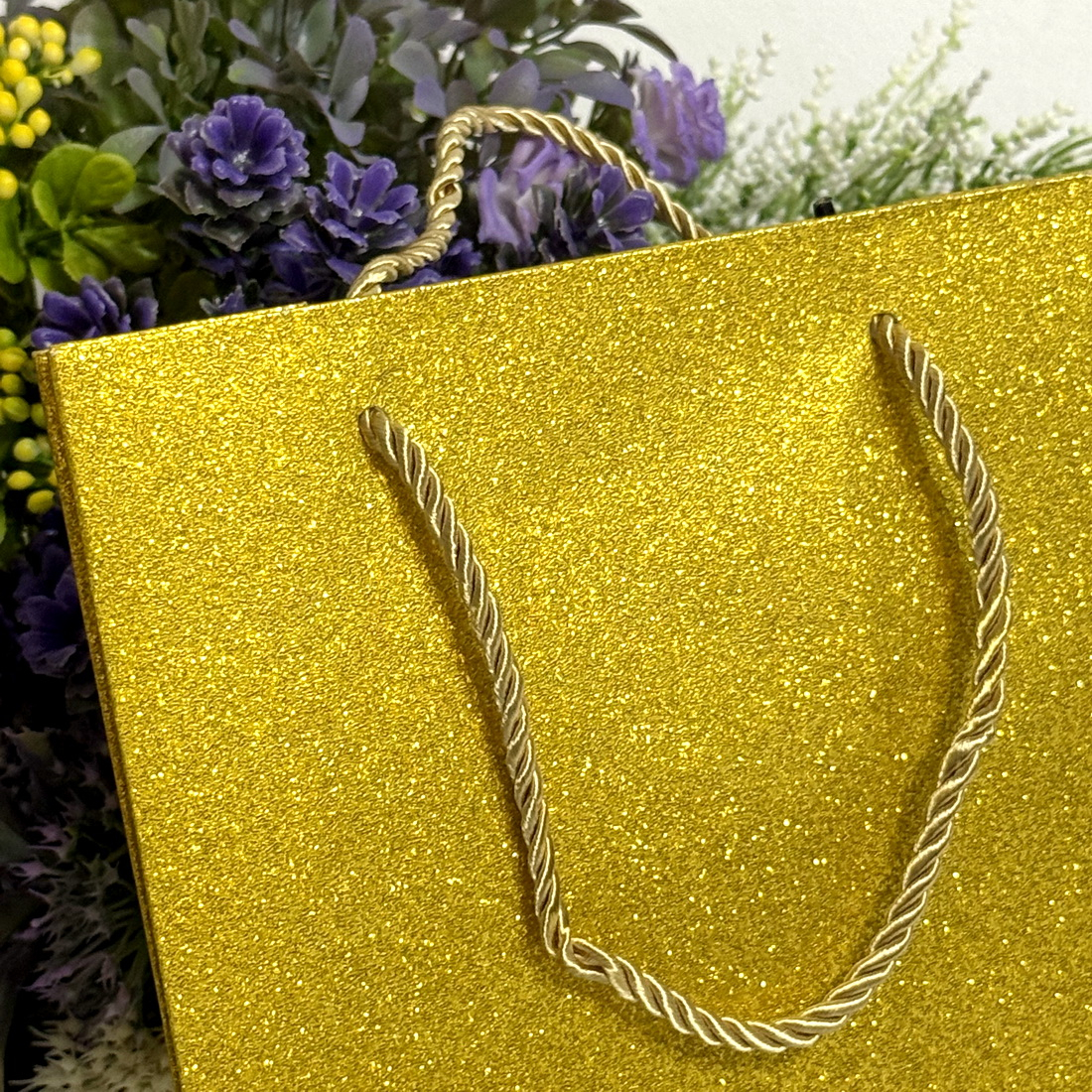 Pungi din carton auriu cu sclipici 14cm x 12cm [4]
