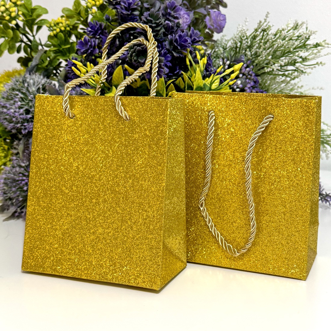 Pungi din carton auriu cu sclipici 14cm x 12cm [5]