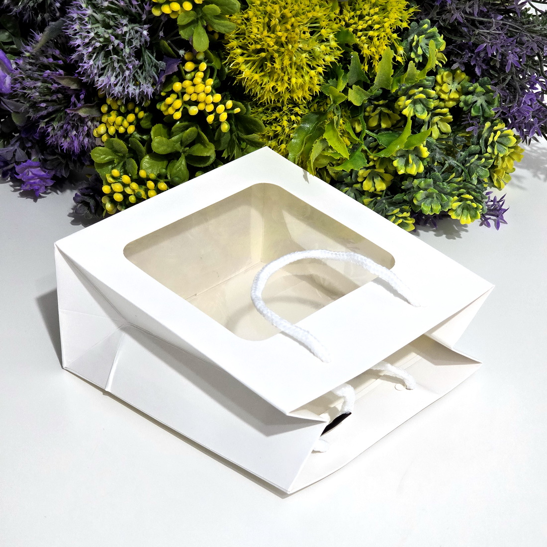 Pungi din hartie cartonata alba cu fereastra 15cm x 14cm x 7cm [5]