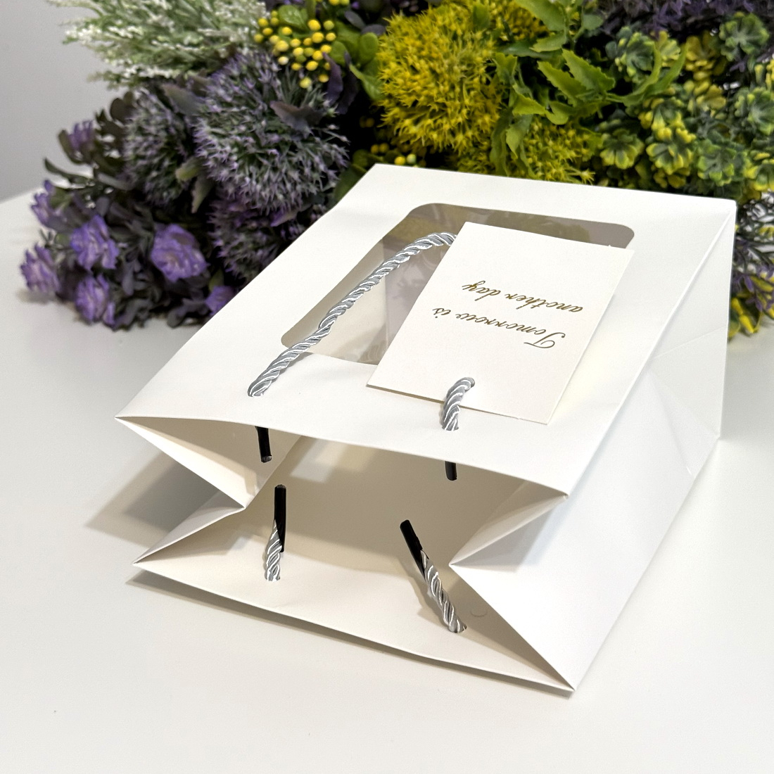 Pungi din hartie cartonata alba cu fereastra 20cm x 15cm x 10cm [5]