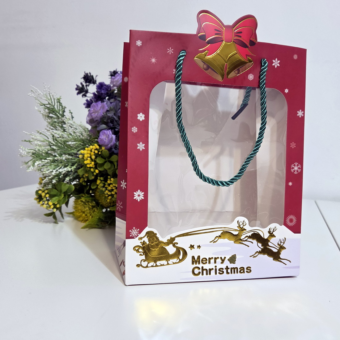 Pungi din hartie cartonata cu fereastra model Craciun 23cm x 18cm [6]