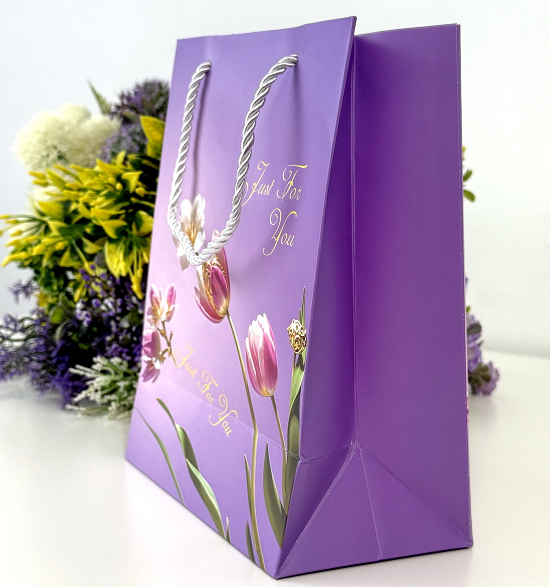 Pungi din carton mov imprimeu flori  23cm x 18cm x 10cm [3]