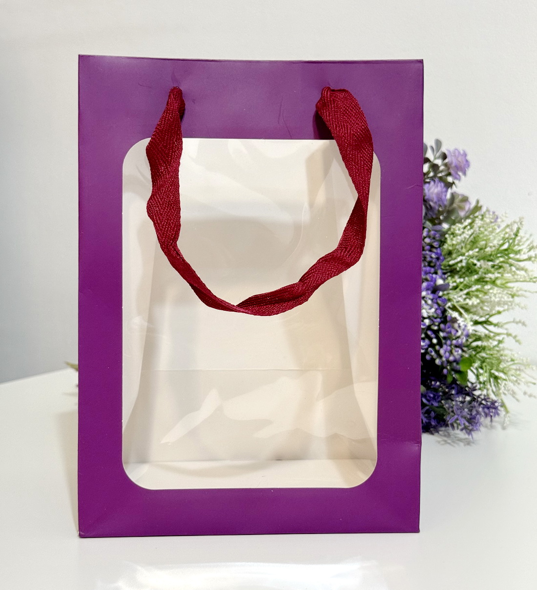 Pungi din hartie cartonata mov cu fereastra 25cm x 18cm x 13cm [3]