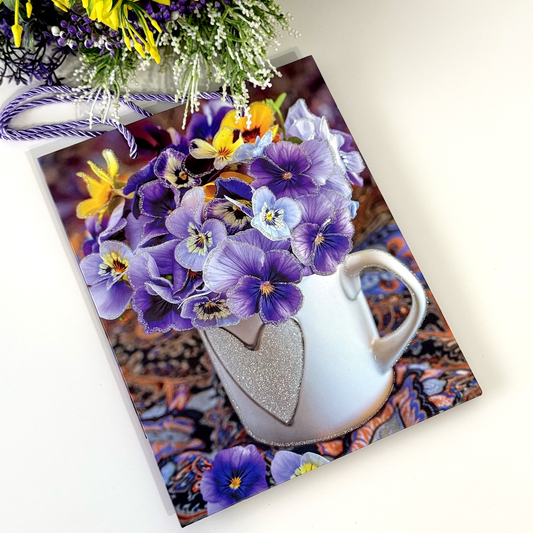 Pungi din hartie cartonata model panselute mov 23cm x 18cm x 10cm [5]