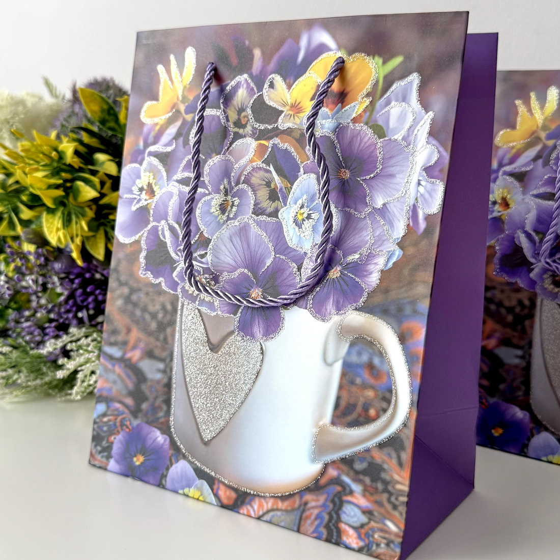 Pungi din hartie cartonata model panselute mov 23cm x 18cm x 10cm [4]