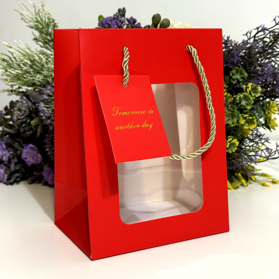 Pungi din hartie cartonata rosie cu fereastra 20cm x 15cm x 10cm [6]