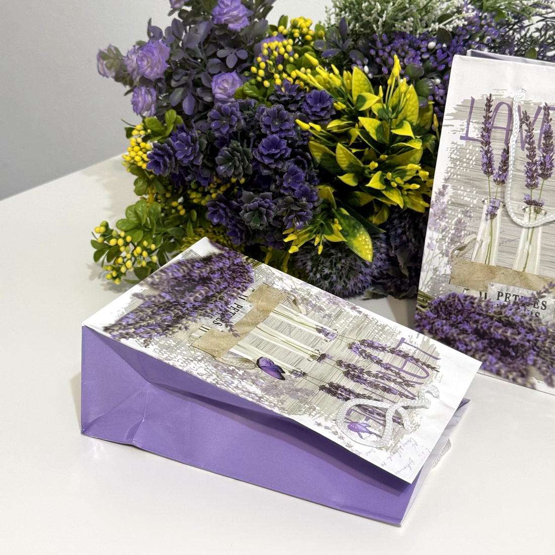 Pungi din hartie lucioasa model lavanda 19.5cm x 14cm x 7cm [4]