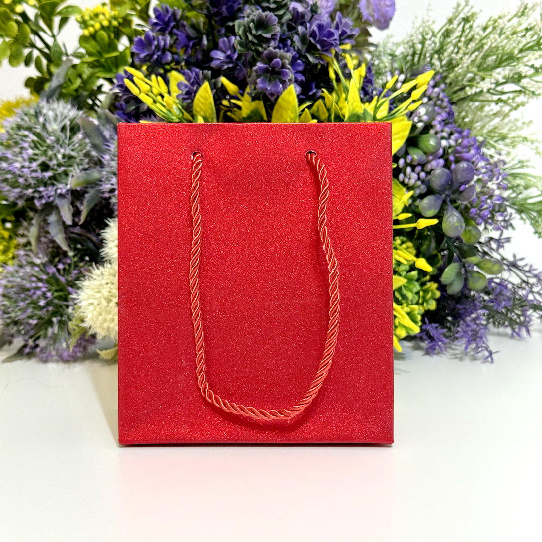 Pungi din carton rosu cu sclipici 14cm x 12cm [3]