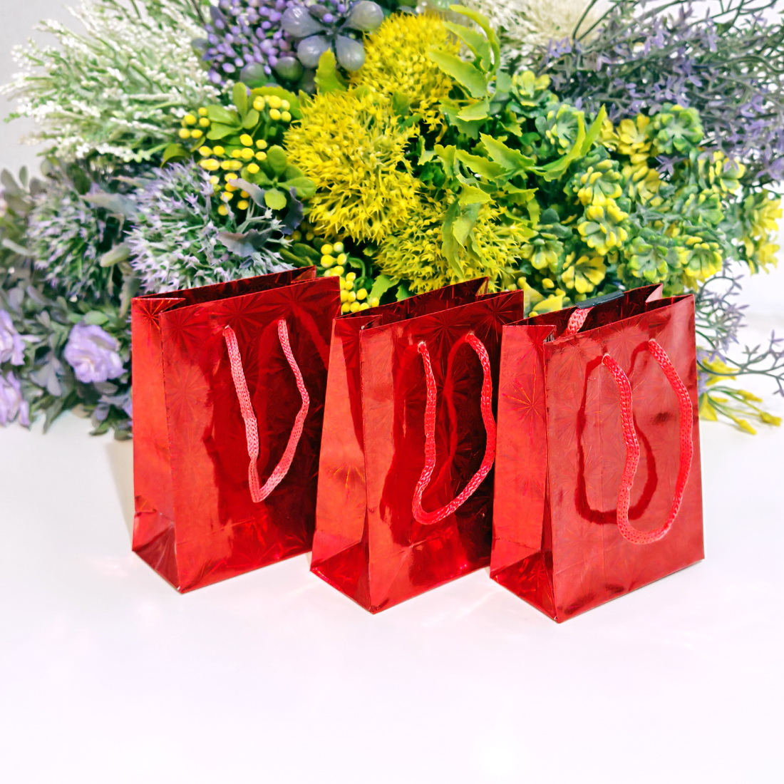 Pungi din carton lucios rosu 11cm x 9cm [6]