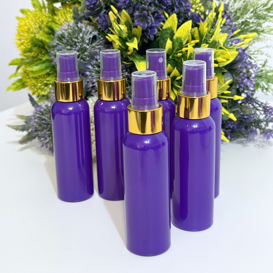 Set 50 flacoane mov 100 ml cu pulverizator mov tip spray cu inel auriu [5]