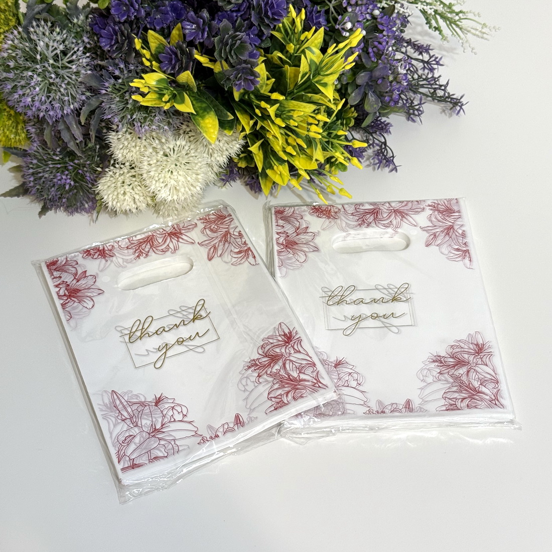 Set 100 pungi din plastic imprimeu rosu flori si fluturi 20cm x 15cm [3]