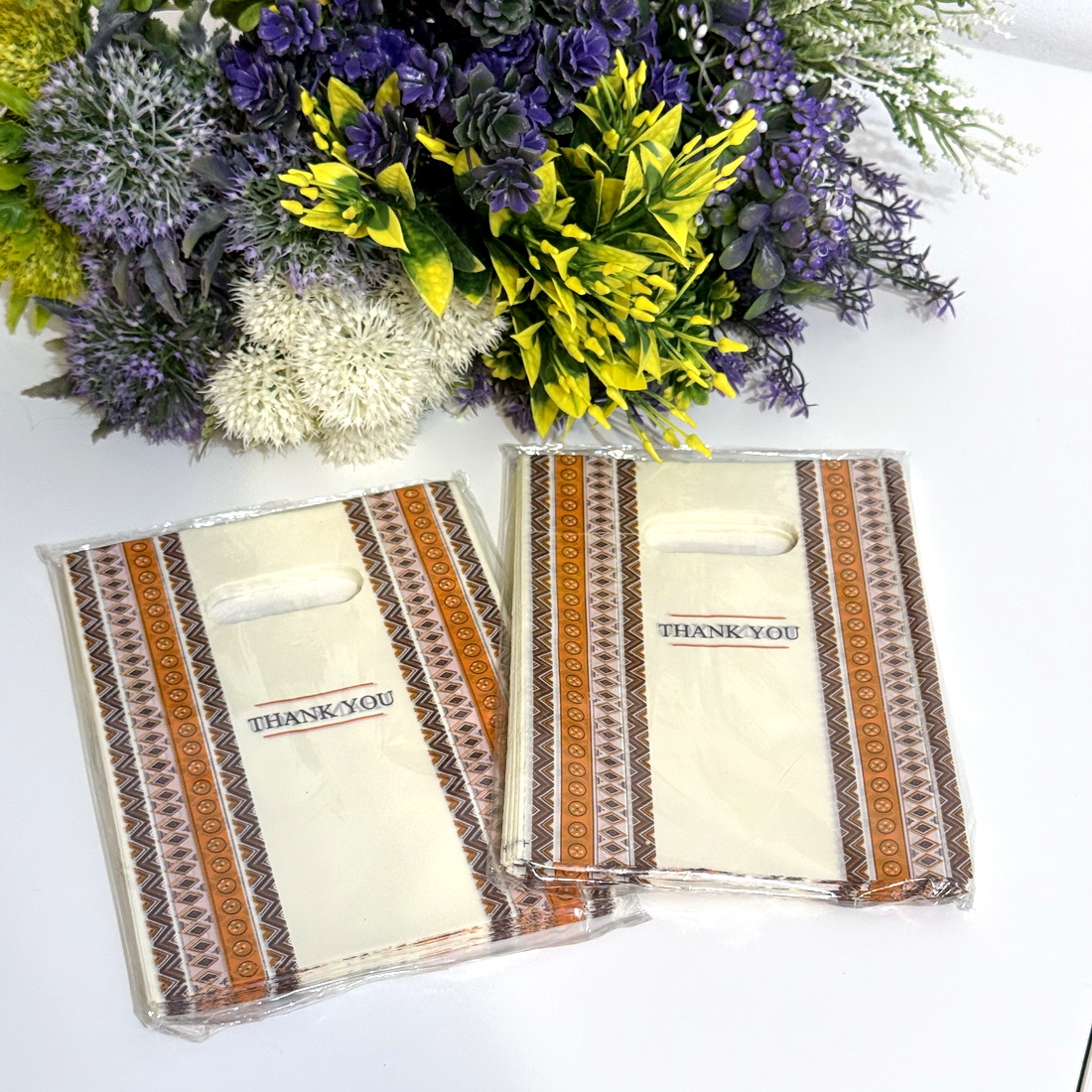 Set 100 pungi din plastic galbene imprimeu maro 20cm x 15cm [3]