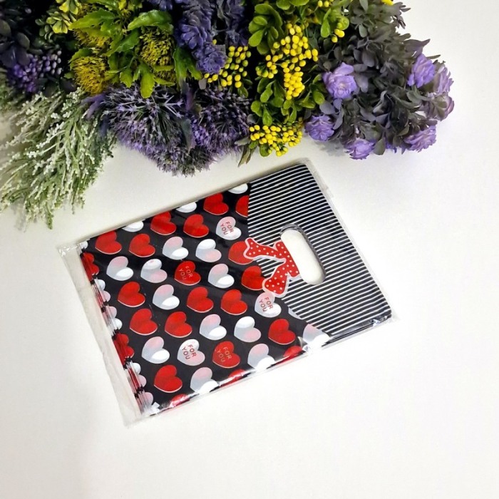 Set 100 pungi din plastic inimi rosii si albe 20cm x 15cm [6]