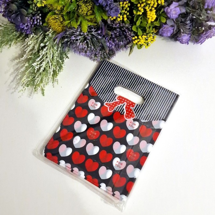 Set 100 pungi din plastic inimi rosii si albe 20cm x 15cm [3]