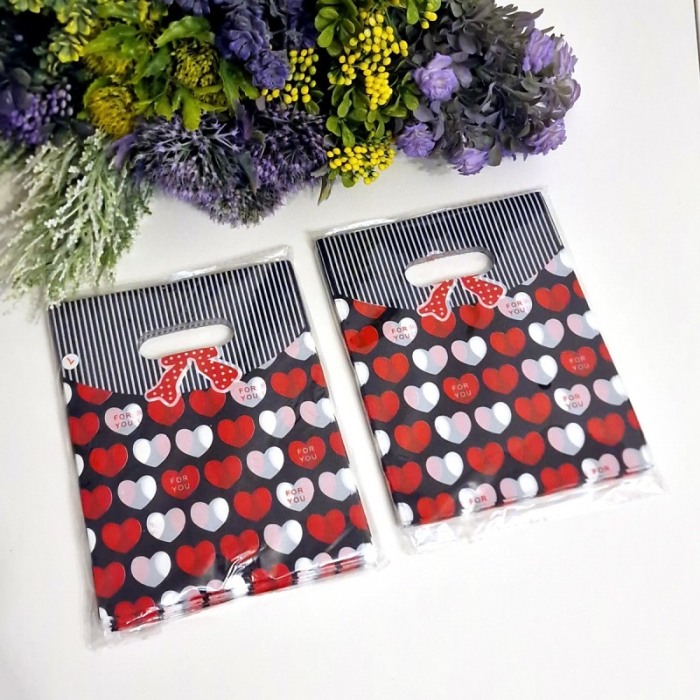 Set 100 pungi din plastic inimi rosii si albe 20cm x 15cm [2]