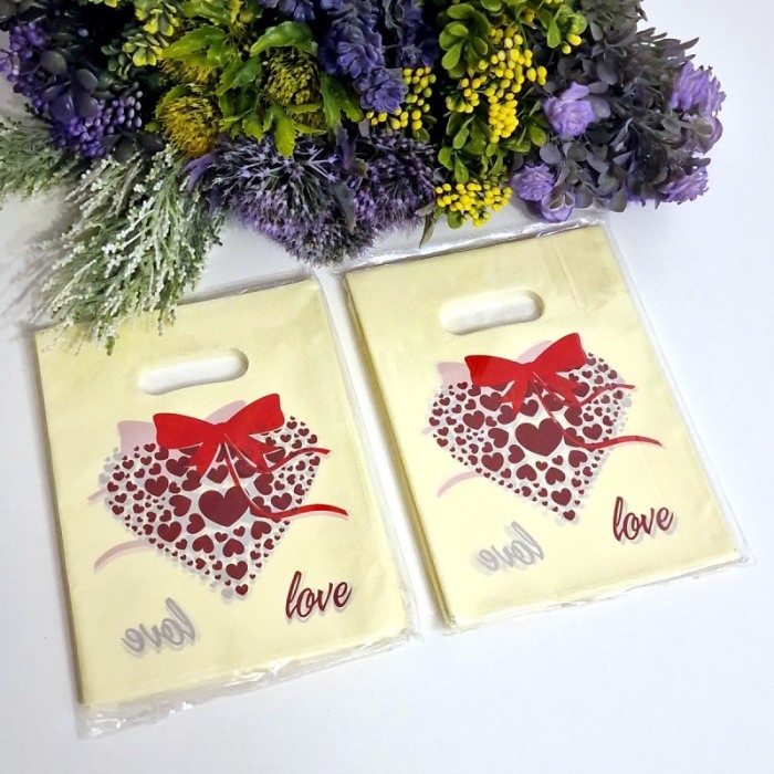 Set 100 pungi din plastic model inima cu funda 20cm x 15cm [2]