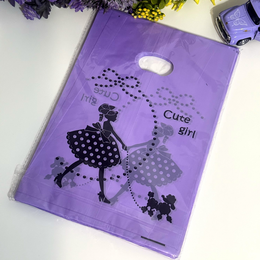 Set 100 pungi din plastic mov imprimeu fata cu catel 24cm x 20cm [3]