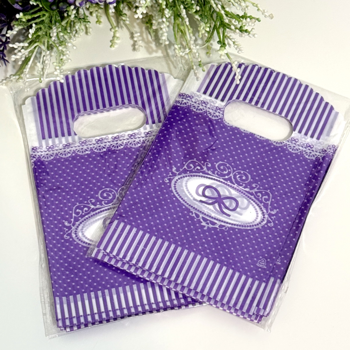 Set 50 pungi din plastic mov cu funda 15cm x 9cm [2]