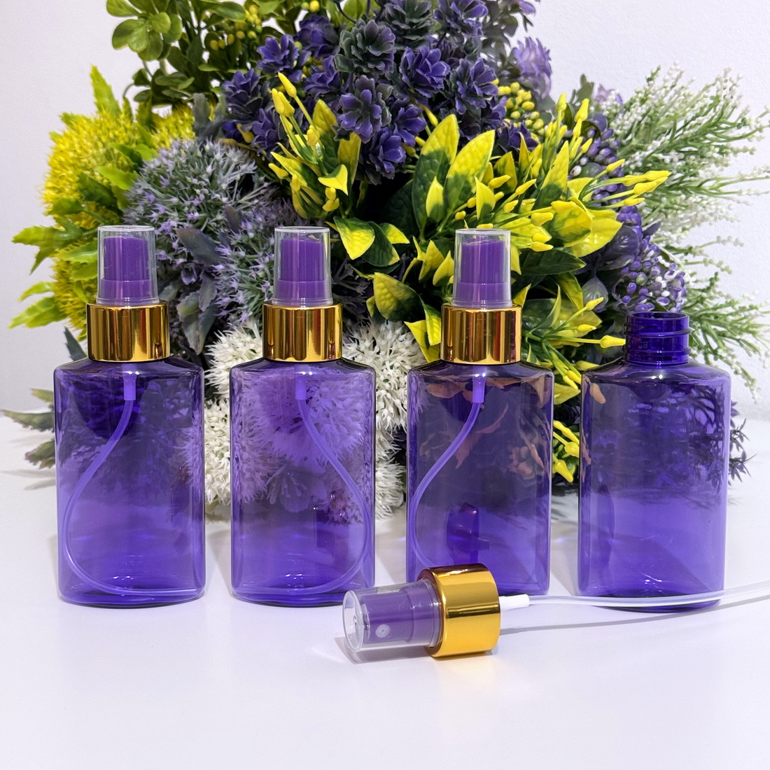 Set 50 flacoane mov plate 100 ml cu pulverizator mov tip spray cu inel auriu [2]