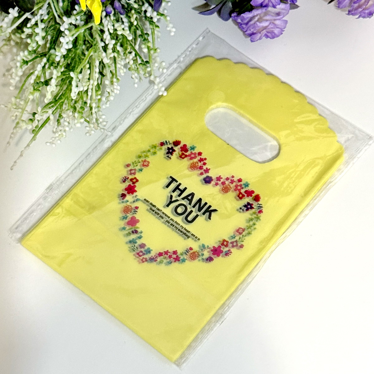 Set 50 pungi din plastic glben model inima 20cm x 13cm [3]
