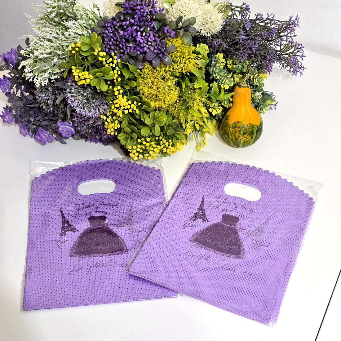 Set 50 pungi din plastic mov imprimeu rochita fashion boutique 24cm x 18cm [3]