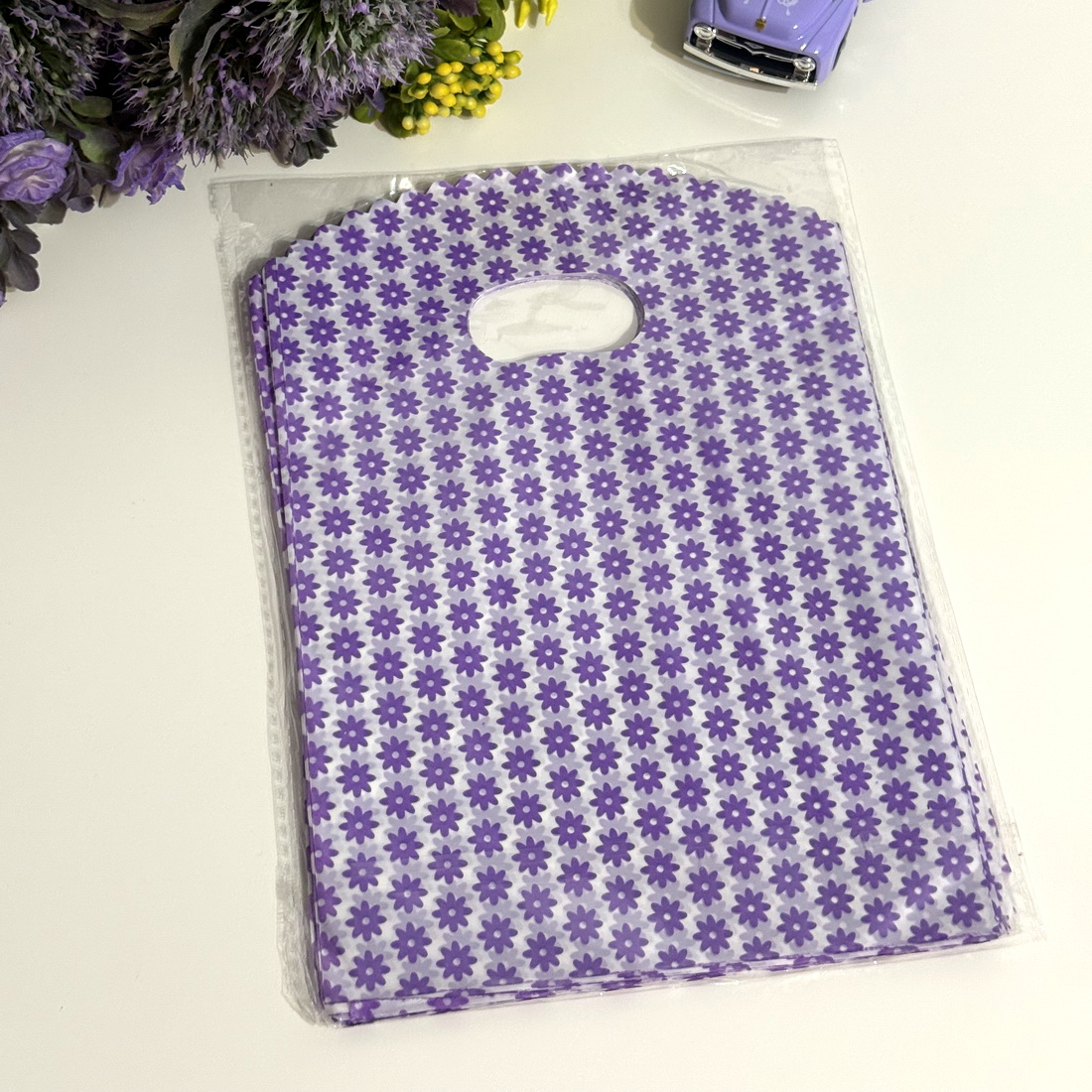 Set 50 pungi din plastic mov imprimeu flori mov 25cm x 18cm [5]