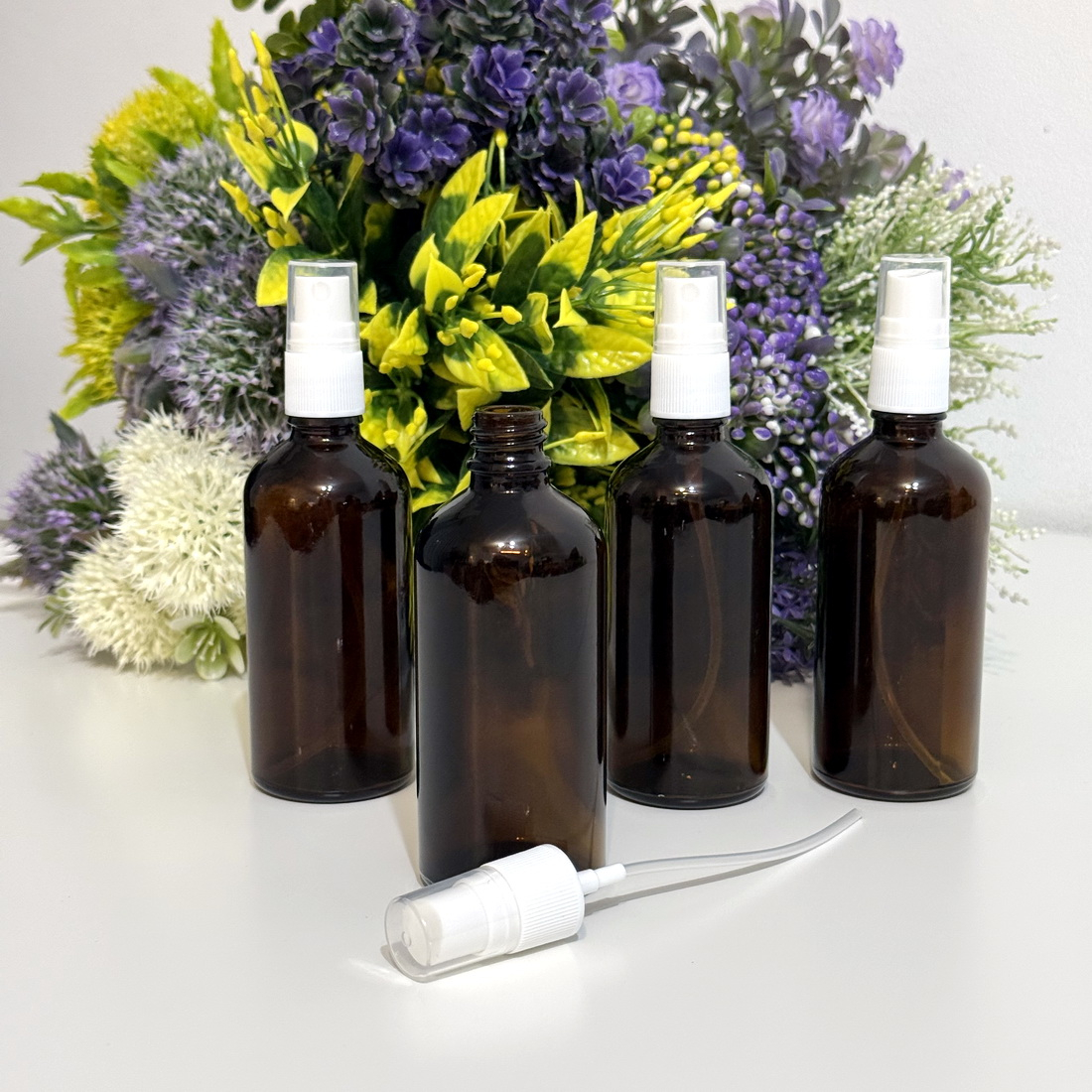 Sticla bruna cu pulverizator alb 100 ml din sticla [4]