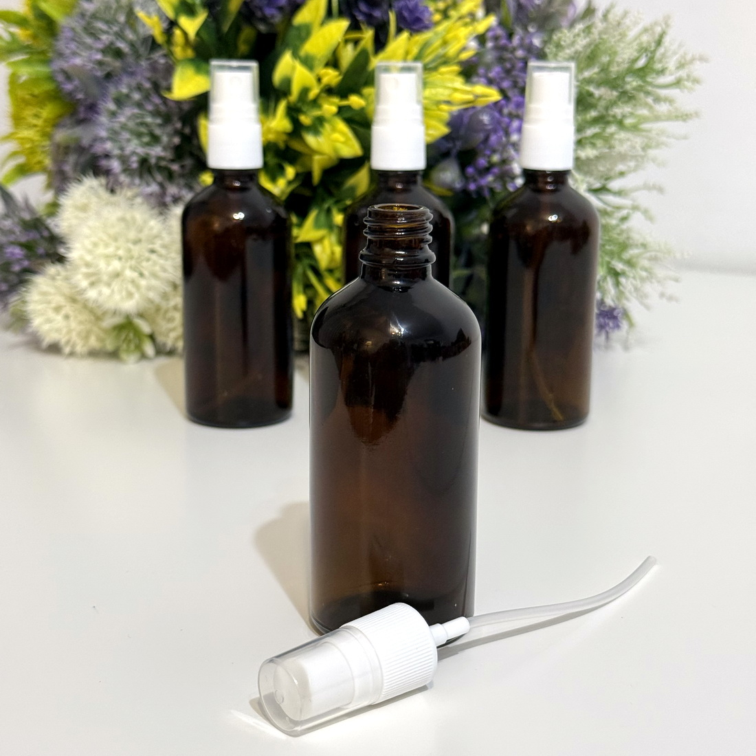 Sticla bruna cu pulverizator alb 100 ml din sticla [5]